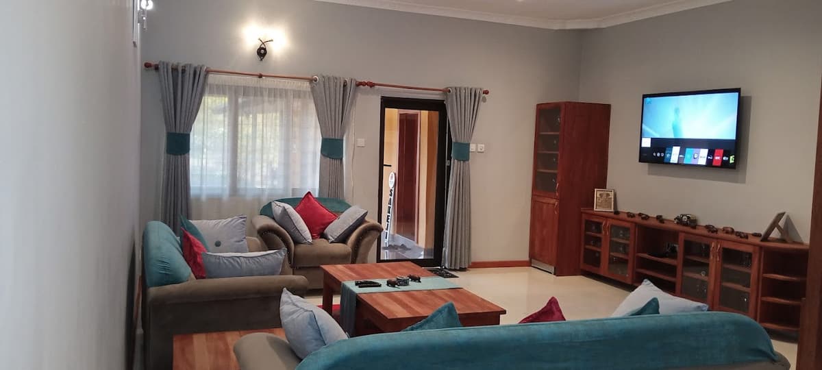 Liseli Lodge image 1